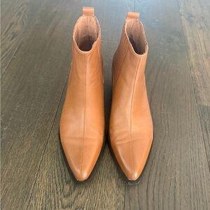 Alias Mae Caramel Leather Ankle Booties